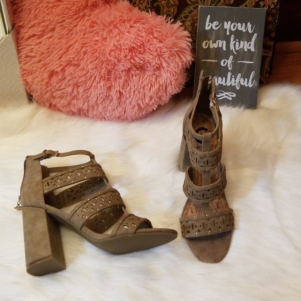 NWOT Guess chunky Heels 💟